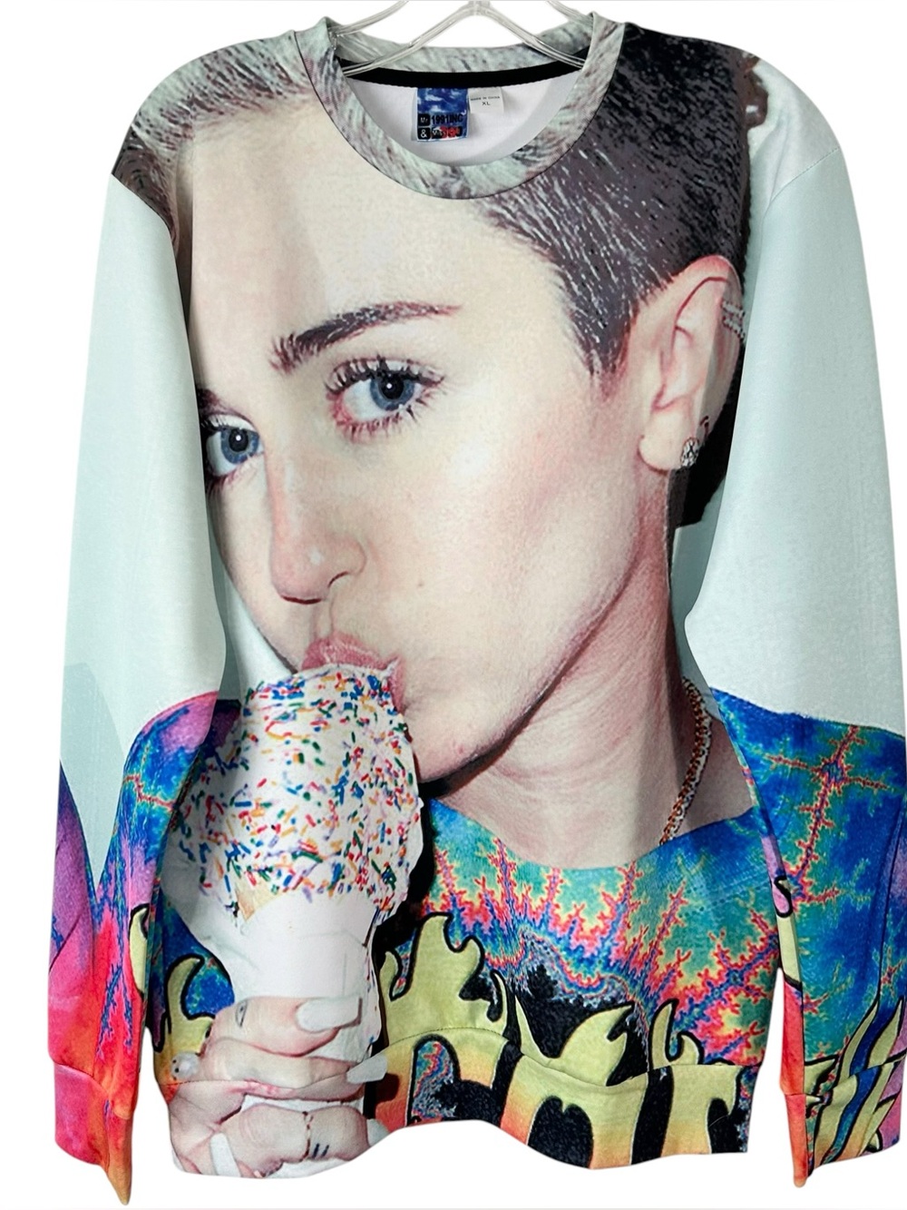 Miley Cyrus 1991 Inc. Bangerz tour crewneck sweatshirt size XL